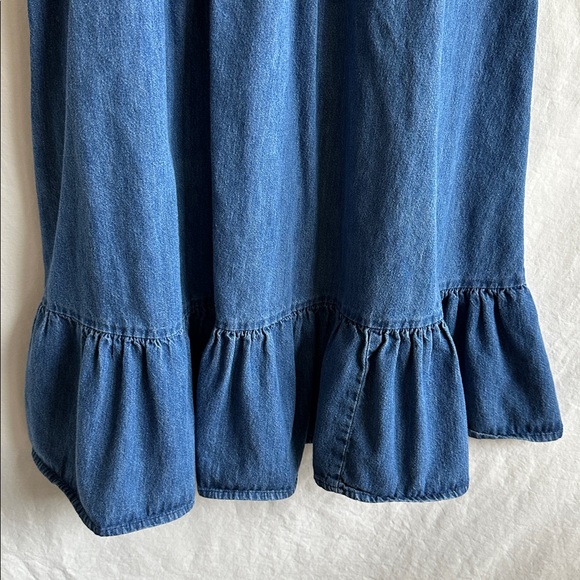Sleeveless blue denim dress with red piping and ruffled hemline, size 8 - Picture 4 of 9